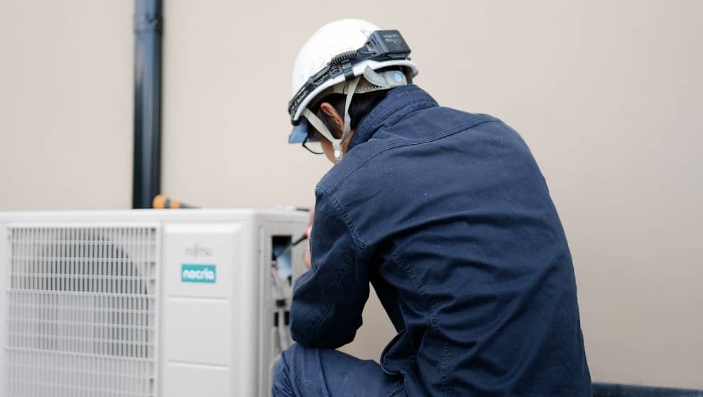 品質をチェックをしている写真02